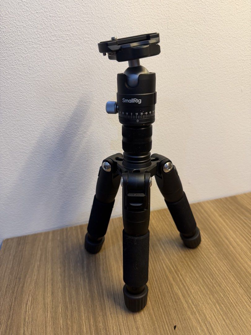 SmallRig Aluminum Mini Tripod (Category: Tripods & Monopods) located in Davao. Submitted by longyaponj36710 (Listing ID 1462894379, Image 1). Description: Used Once for a trip SmallRig Aluminum Mini Tripod P 1,800 Only.