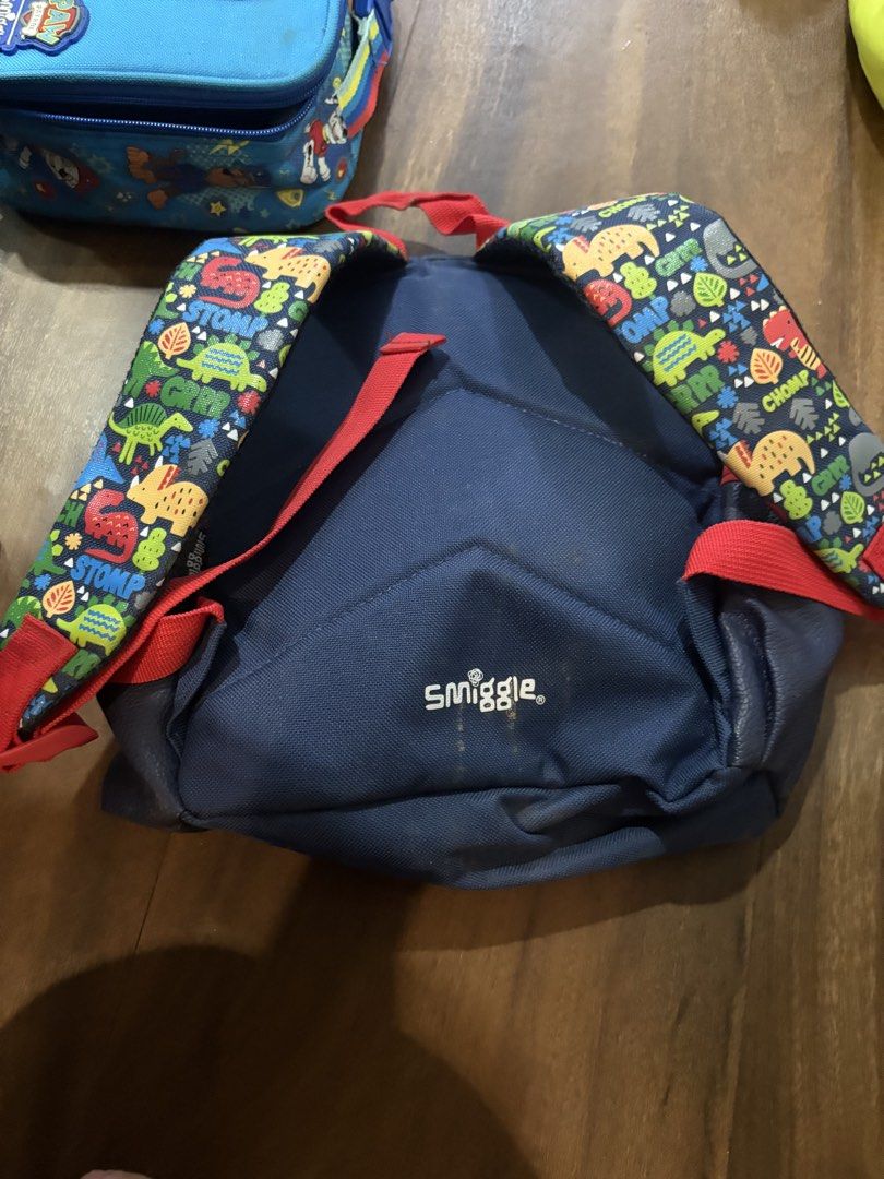 Smiggle Dinosaur Backpack (Category: Babies & Kids Fashion) located in Antipolo. Submitted by cielietheunicorn (Listing ID 1462944093, Image 2). Description: Dino Smiggle backpack for kids Used condition. Needs wash. No holes..