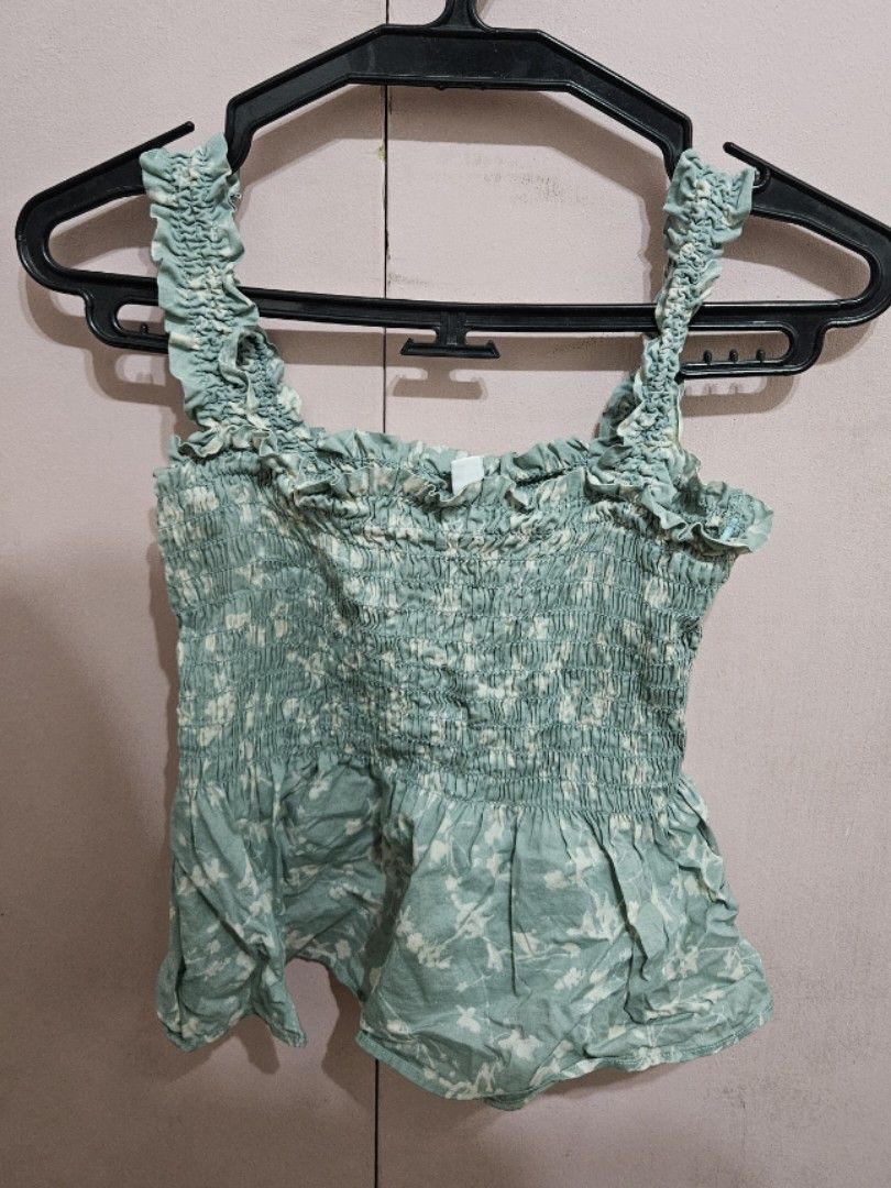 Smocked Floral Print Crop Top (Category: Sleeveless) located in Quezon City. Submitted by jeannego (Listing ID 1462951698, Image 1). Description: - Mint green crop top - White floral print - Smocked bodice - Ruffled sleeves - Very stretchy and comfortable - Perfect for casual or dressed-up looks.