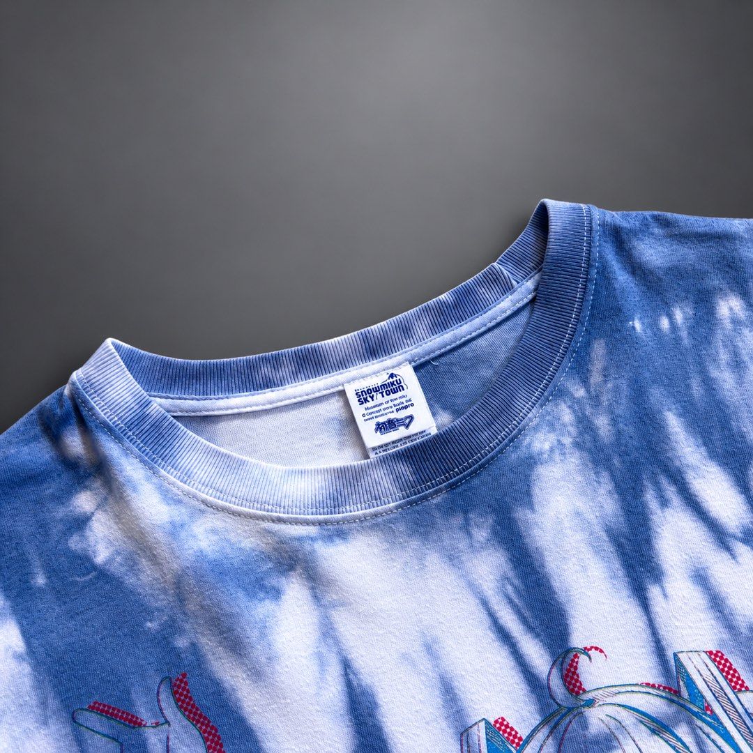 SNOWMIKU TIE DYE SHIRT (Category: Formal Shirts) located in Taguig. Submitted by clarrk95 (Listing ID 1462997787, Image 3). Description: Snowmiku Tie Dye Shirt Size: one size Length: 26inches Width: 22inches PRICE: ₱300 ONLY! ✅ very good condition ✅ add shipping fee ✅ ignoring LP inquiry Shipping: Lalamove | J&T | LBC Location: Taguig📍 Payment: Gcash | Bank | Cash FB: THRFT IG: thrft_25 DM for more detailed pics.📩.