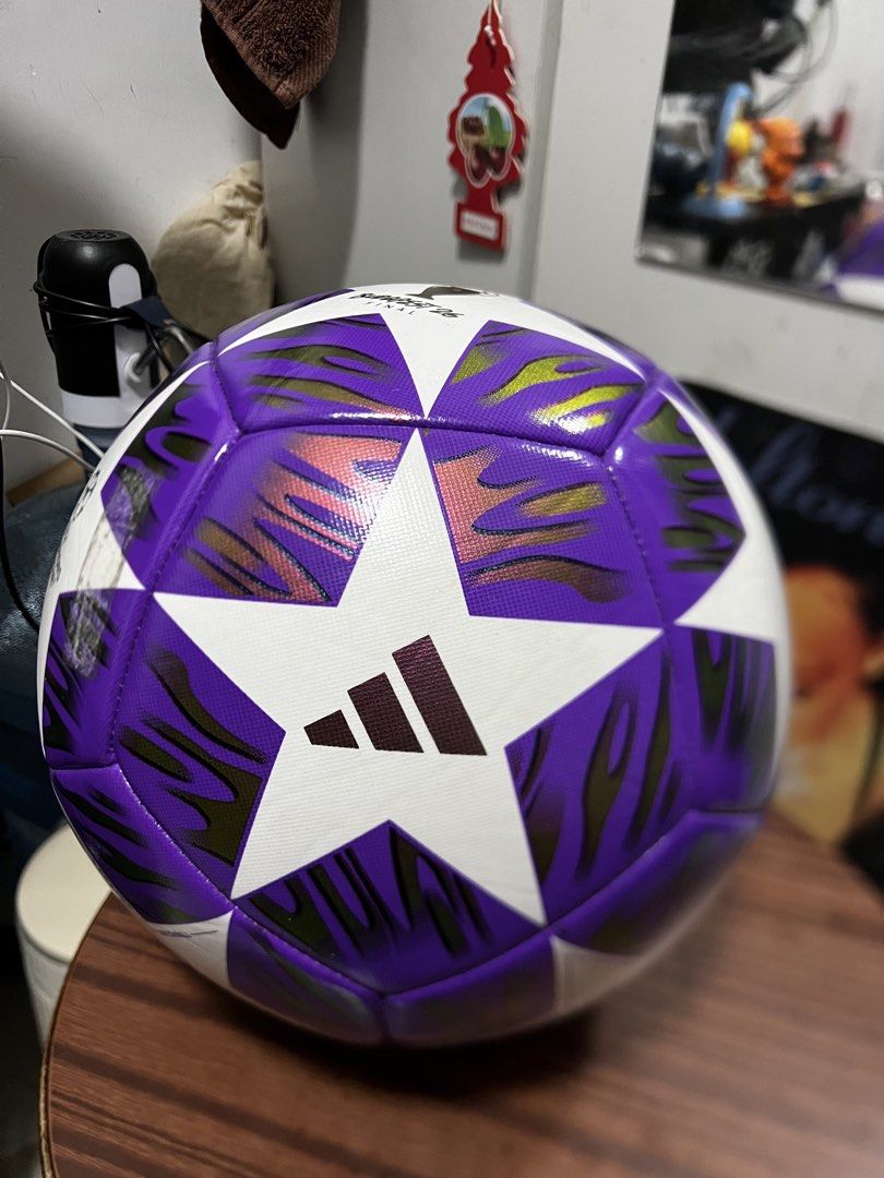 Soccer ball ADIDAS (Category: Racket and Ball Sports) located in Manila. Submitted by corruptdot (Listing ID 1463037135, Image 1). Description: .