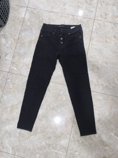 (Category: ) located in . Submitted by ms.amylim (Listing ID 1462965186, Image 1). Description: .