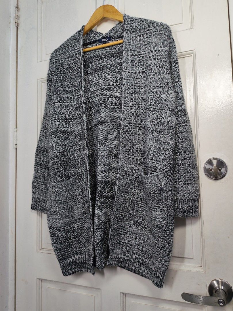 Spao cardigan (Category: Coats, Jackets and Outerwear) located in Manila. Submitted by potato.ph (Listing ID 1462908823, Image 3). Description: Spao cardigan Small on tag Dimensions 21x32.