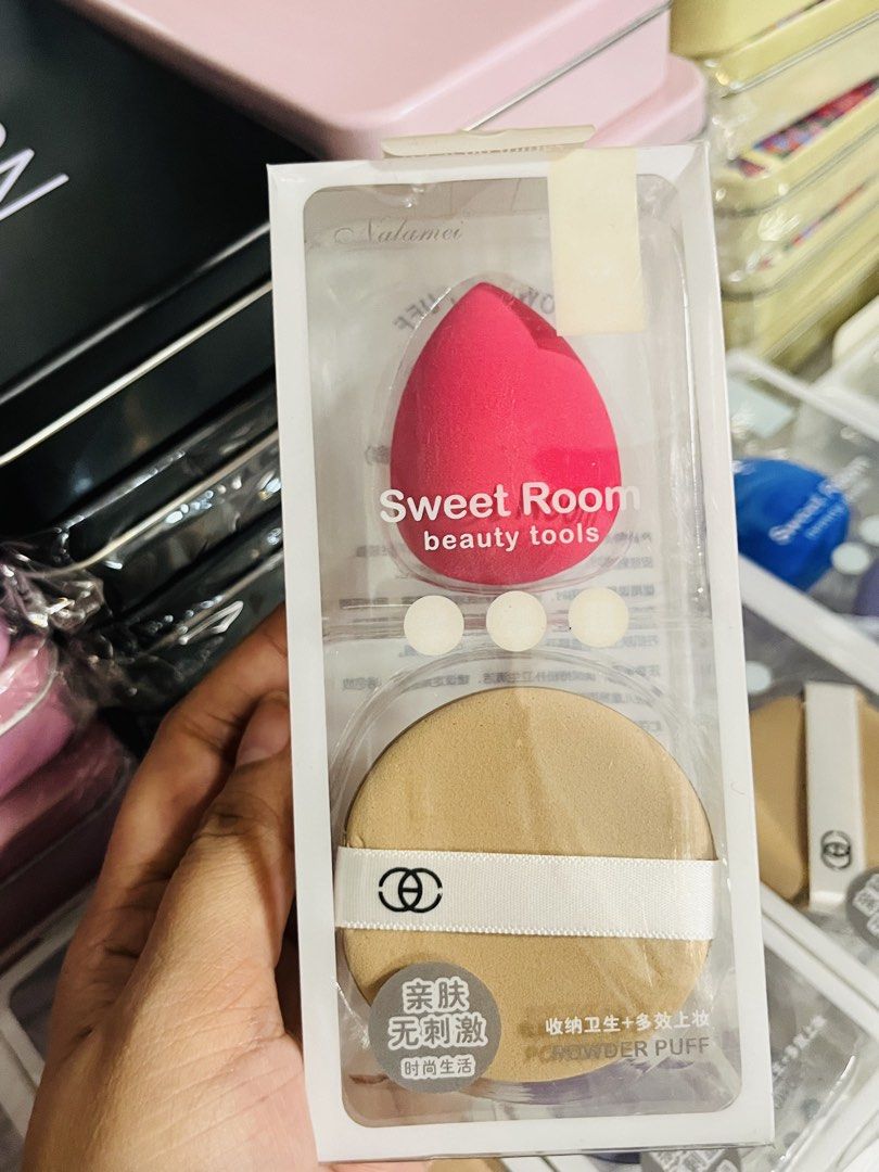 Sponge (Category: Makeup) located in Santa Cruz. Submitted by prelovedbysky803 (Listing ID 1463061157, Image 3). Description: Assorted 65each set.
