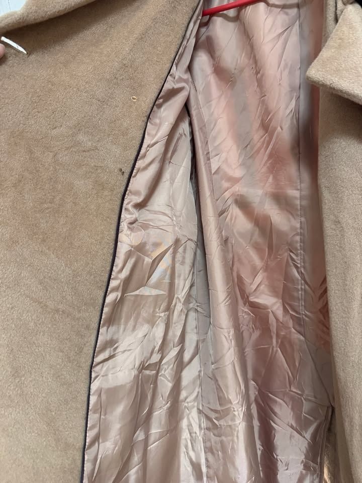 Spring/Winter Coat (Category: Coats, Jackets and Outerwear) located in Quezon City. Submitted by jeriehhhhh (Listing ID 1462974716, Image 3). Description: 🧥 SPRING/WINTER COAT FOR SALE ❄️🌸 Selling my spring/winter coat, used only once and still in excellent condition! ✨ • Gently used — worn only once • Clean and well-maintained • Perfect for cold weather, travel, or autumn and winter trips • Stylish and easy to pair with different outfits • No 