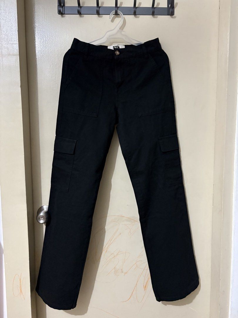 STR Black Cargo Pants (Category: Jeans) located in Manila. Submitted by outtacloset (Listing ID 1463009485, Image 1). Description: - STR TEEN Black Cargo Pants - Size: 36 - Multiple pockets on legs - Button and zip closure - Made in Bangladesh - Ideal for casual wear.