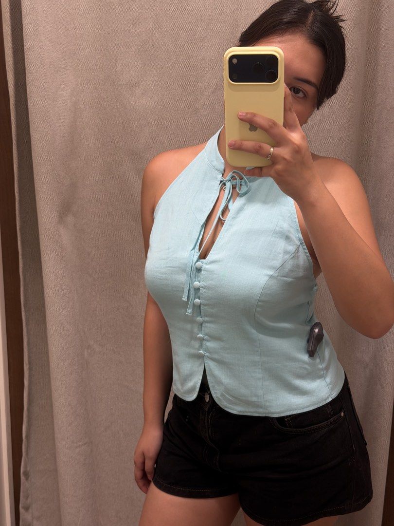 Stradivarius Top (Category: Sleeveless) located in San Pedro. Submitted by hanyobel (Listing ID 1463024785, Image 1). Description: Used twice only.