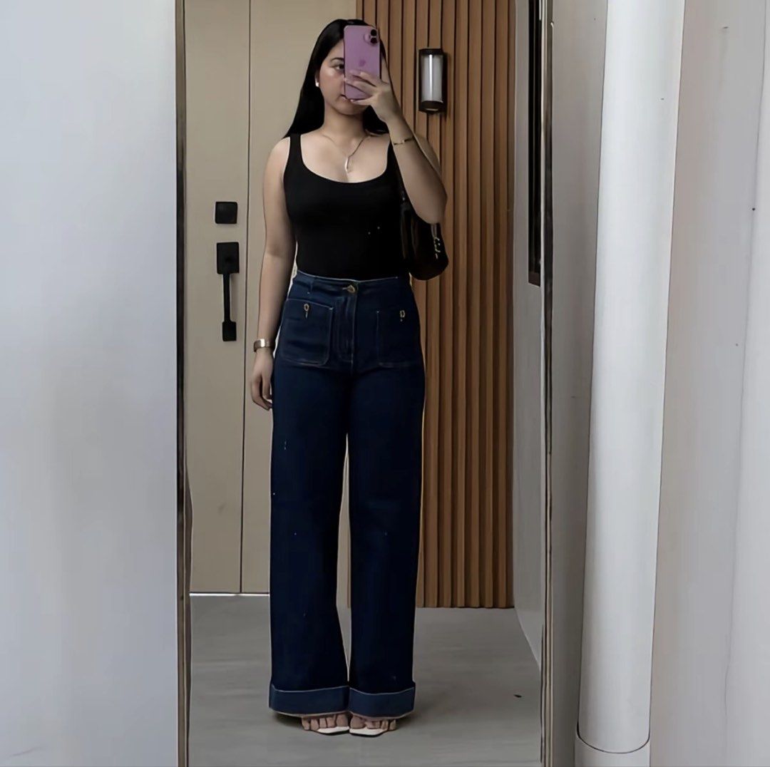 Stradivarius Wide Leg Jeans Dark Blue (Category: Jeans) located in Manila. Submitted by your_angel (Listing ID 1463022068, Image 2). Description: - High-waisted fit - Trendy wide leg silhouette - Two functional front pockets with stylish button details - Comfortable and chic for everyday outfits.
