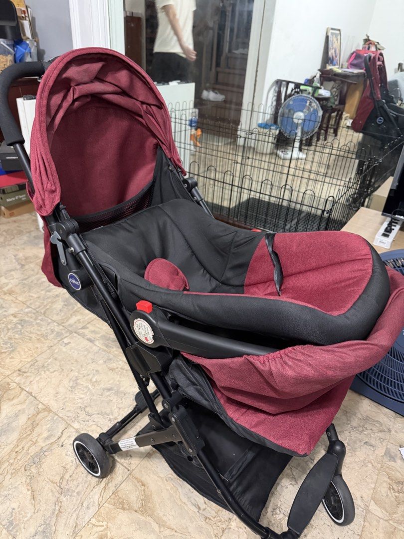 Stroller and Car Seat (Category: Strollers) located in Quezon City. Submitted by nmimicu (Listing ID 1463020526, Image 1). Description: All good :) Enfant brand .
