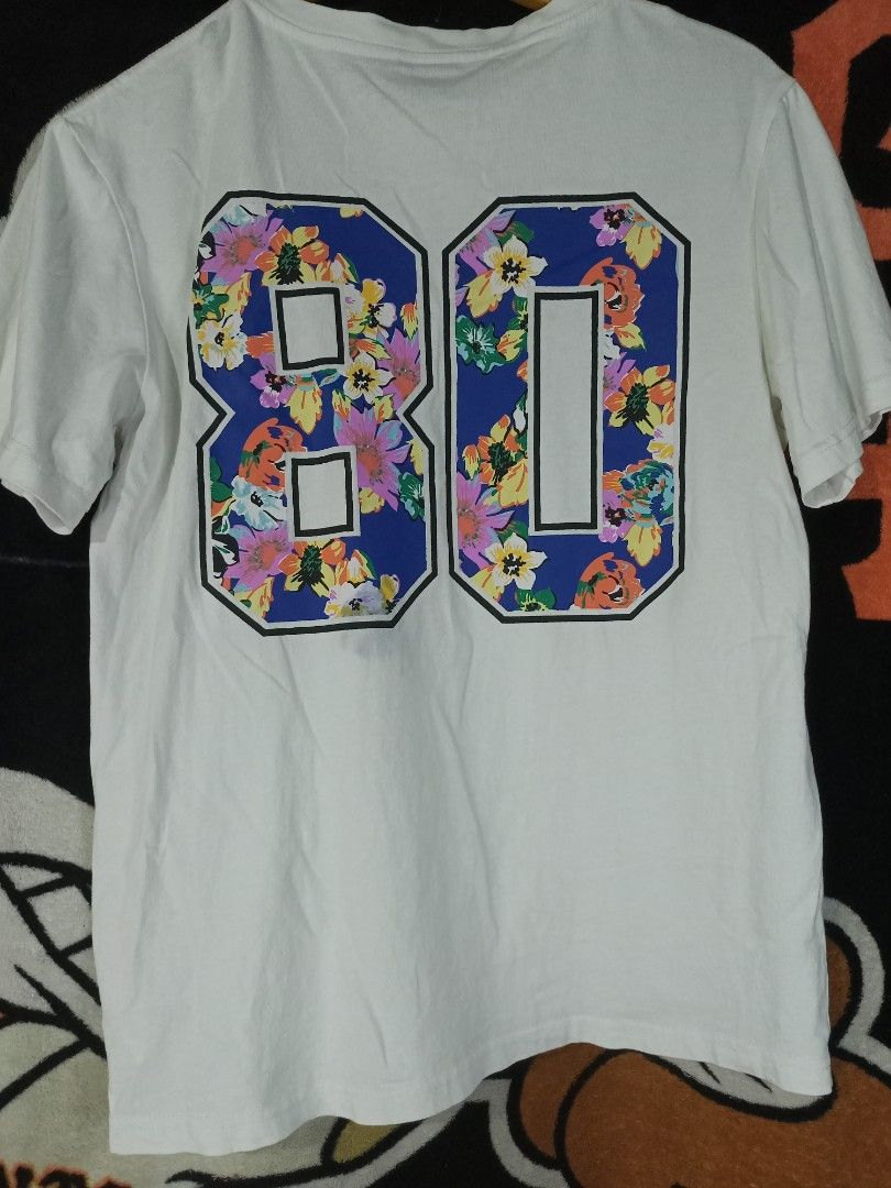 Stussy White S Flower Tee (Category: Tshirts & Polo Shirts ) located in Castilla. Submitted by stignapamorma (Listing ID 1463039378, Image 2). Description: Branded White Tee ( Thrifted Items ) Size - 19.5x25 Condition - Excellent Color Rate - 9/10 Issue - None Price - 650+SF.