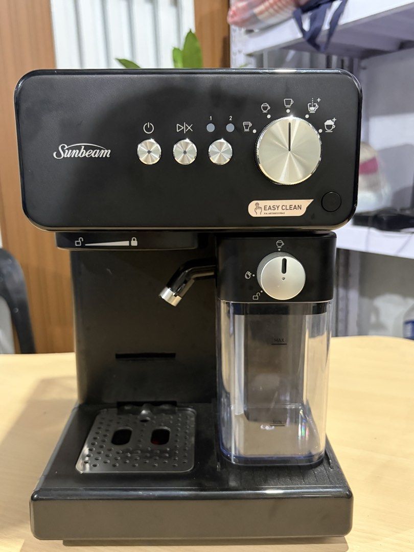 Sunbeam Prima Latte EMP5100BK - Sunbeam Easy Clean Coffee Machine (Category: Coffee Machines & Makers) located in Cabuyao City. Submitted by skyvvv_ (Listing ID 1462995845, Image 1). Description: • 15-bar pump • 1.5L water tank + 550ml milk tank • Automatic milk frother • Espresso, Latte & Cappuccino • Easy Clean function • Good condition, slightly used • Complete with box Original price: AUD $299/₱13,400 💰 Selling Price: ₱8000 📍 Location: Cabu