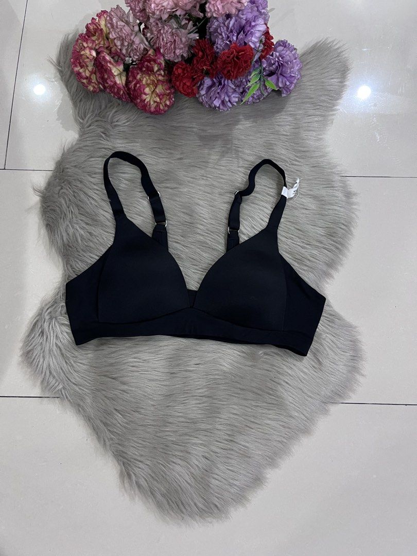 Sunnies Wireless Bra (Category: Undergarments & Loungewear) located in Manila. Submitted by sahm_shopfashion (Listing ID 1462983019, Image 1). Description: Aerie Wireless bra 32A -seamless -smooth -soft pads.