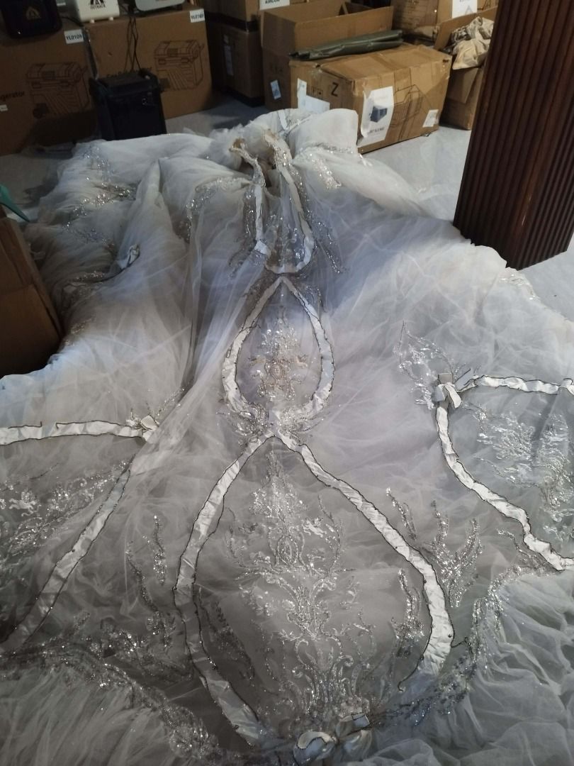 Super long trail white ballgown (Category: Evening dresses & gowns) located in Quezon City. Submitted by kupidds (Listing ID 1462961879, Image 3). Description: For sagala xs-xl corset back Super long trail as inn Need wash only get asapp Loc: Marikina/QC MOP: GCash Lalamove mode of delivery.