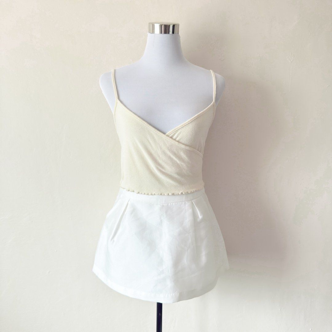 Supre Pastel Yellow Overlap Crop Cami Top (Category: Others Tops) located in Antipolo. Submitted by rosywardrobe (Listing ID 1463072936, Image 1). Description: 🎀 MAKE READING A HABIT 🎀 • No order form, no reservation! • Strictly 1 day reservation • Payment first before order processing • No return, No exchange • Don’t make an offer if you’re not 100% sure • No shipping every weekends — PAYMENT CHANNELS — • GCash • Gotyme • Maya • BDO • BPI • Un