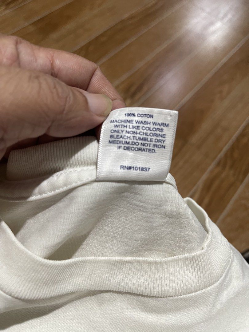 Supreme Graphic T-Shirt Size M (Category: Tshirts & Polo Shirts ) located in Mandaluyong City. Submitted by mark2pac (Listing ID 1462906119, Image 3). Description: - White Supreme graphic tee - Features a unique line art design on the front - Made from 100% pre-shrunk cotton for a comfortable, lasting fit - Size: Medium - Proudly Made in USA - Ideal for everyday casual wear.