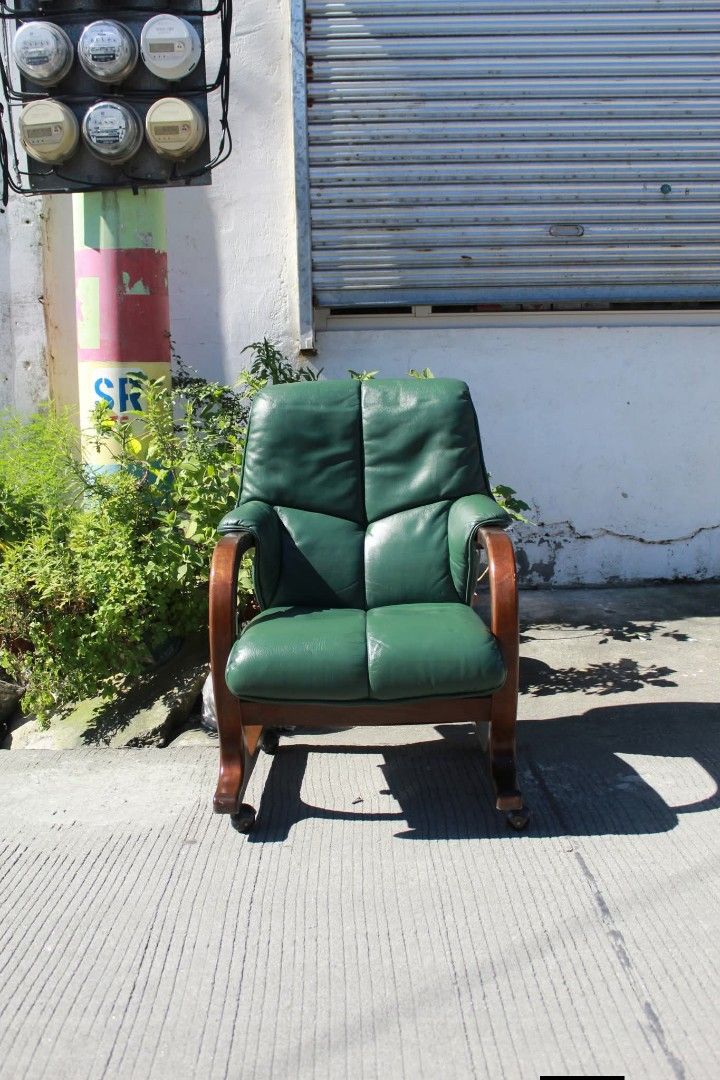 Swivel Chair (Category: Chairs) located in Meycauayan. Submitted by marygracecasimiro (Listing ID 1463017784, Image 2). Description: Vintage Scandinavian-Style Leather Swivel Chair Plush high-back design, padded armrests and a distinctive curved wooden frame. Swivel and tilt functions with smooth-rolling casters. Perfect for offices, lounges or stylish workspaces L:22 ¾ • W:23 • Seat H:15 ½ • Back H:34 inches 8,300 pesos only💚.