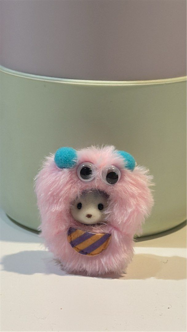 Sylvanian Families Monster Husky (Category: Plushies & Soft Toys) located in Malabon City. Submitted by alysaleee (Listing ID 1462974212, Image 1). Description: - Adorable pink fluffy monster plush toy - Features big googly eyes and cute blue pom-poms on head - Adorable white bear peeking out from the center - Comes with a fun purple and orange striped bib - Ideal for plush toy collectors or as a charming desk companion.