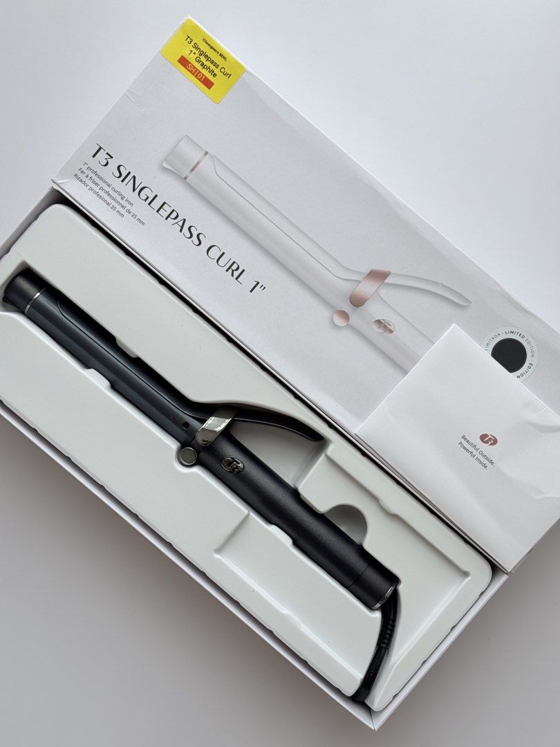 T3 Singlepass Curl 1”/25mm Graphite (Category: Hair) located in Rizal. Submitted by glamgearsmnl (Listing ID 1462963331, Image 3). Description: Preloved T3 Singlepass Curl 25mm Graphite *with a box and papers *almost brandnew 📍 Taytay, Rizal.