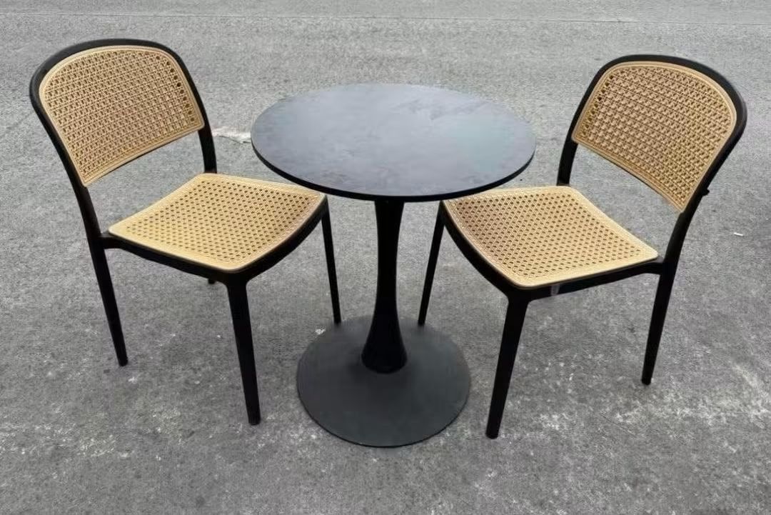 table and chairs COD (Category: Tables & Sets) located in Manila. Submitted by thrifty.sh0p (Listing ID 1463102715, Image 3). Description: cod within metro manila.
