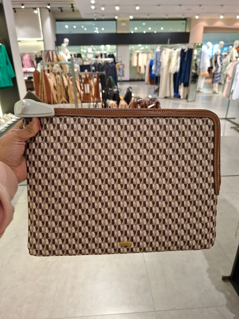 Tablet and Laptop Bag (Category: Laptop Bags & Sleeves) located in Indang. Submitted by ednamanlapaz21 (Listing ID 1462930814, Image 1). Description: .