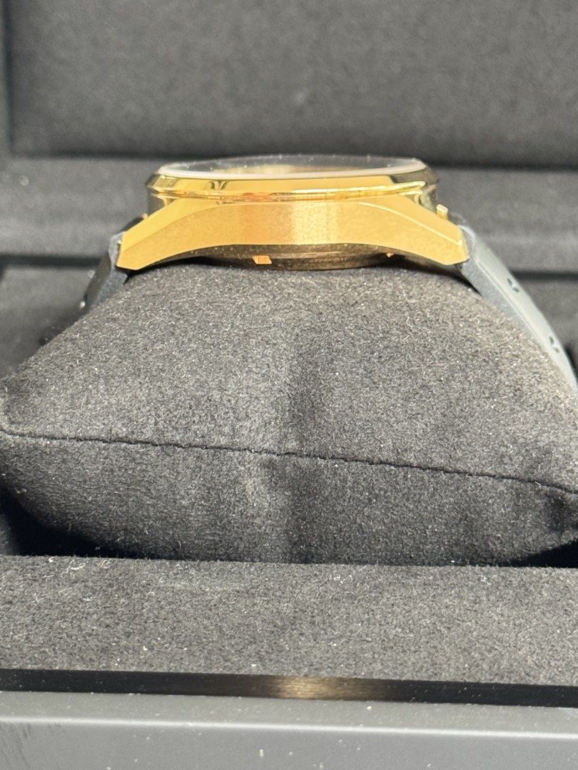 TAG Heuer Carrera Solid Gold (Category: Luxury Watches) located in Makati City. Submitted by philswisswatches (Listing ID 1462924169, Image 3). Description: CBN2044 2023(warranty until 2028) 9.5/10 Overall 18k Yellow gold Approx 129grams(gross) MSRP 1.5m Php 42mm Complete set Aftermarket rubber strap and deployant currently installed Original leather strap and buckle included Qc/Marikina Thanks.
