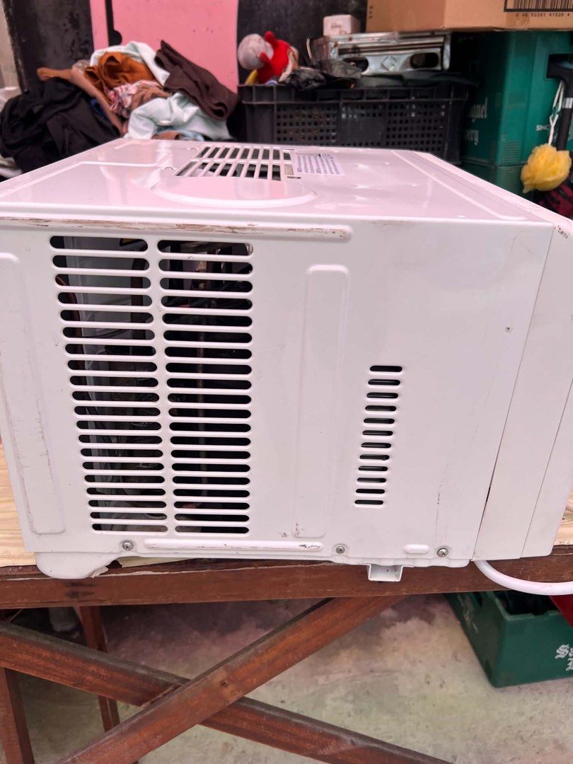 TCL 1hp inverter Window Air Conditioner with Remote (Category: Air Conditioning and Heating) located in Makati City. Submitted by grgdlm (Listing ID 1462923093, Image 2). Description: - TCL Window Air Conditioner - Includes remote control - Unit is in good working condition Used for 6 months Rfs: lipat bahay Can deliver to you if you're around makati.