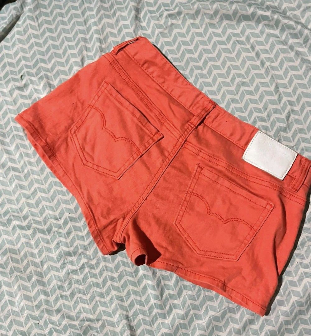 Teenie Weenie Orange Short (Category: Shorts) located in Sindangan. Submitted by waterbop (Listing ID 1463083284, Image 3). Description: Teenie Weenie Orange Short 250 + SF EXCELLENT CONDITION NO ISSUE 10/10 COLOR RATE W30 L10 LOC ZAMBOANGA DEL NORTE.