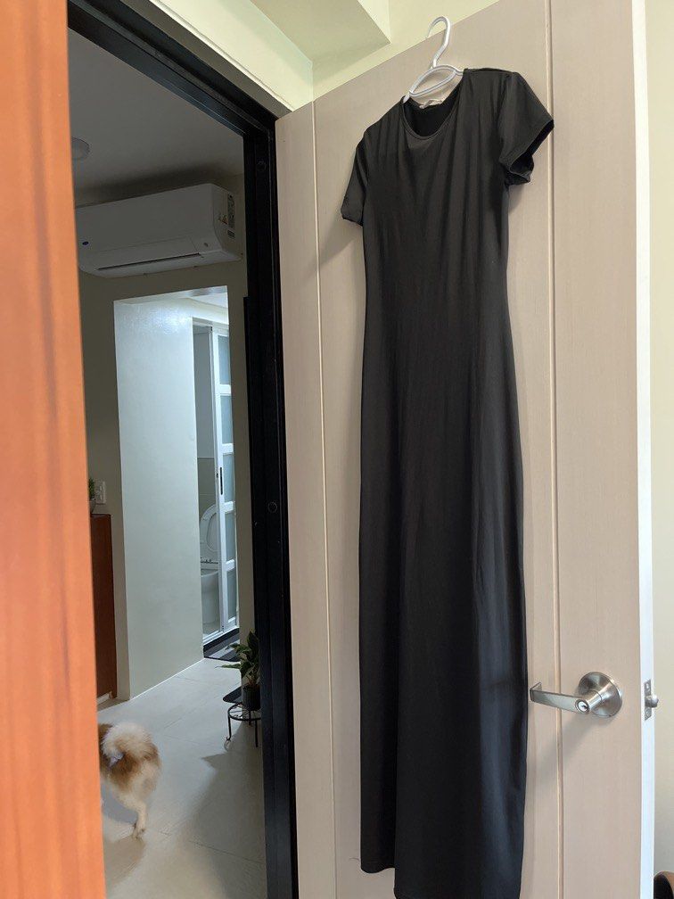 Terranova Long Jersey Black Dress (Category: Dresses) located in Paranaque City. Submitted by everybodycloset (Listing ID 1462887075, Image 1). Description: Terranova super stretchy long dress!!! Good for any season, pwede din sa vacation, even sa office just layer it with a jacket and sneakers. For reference, see last photo. Fits to Medium to semi XL .
