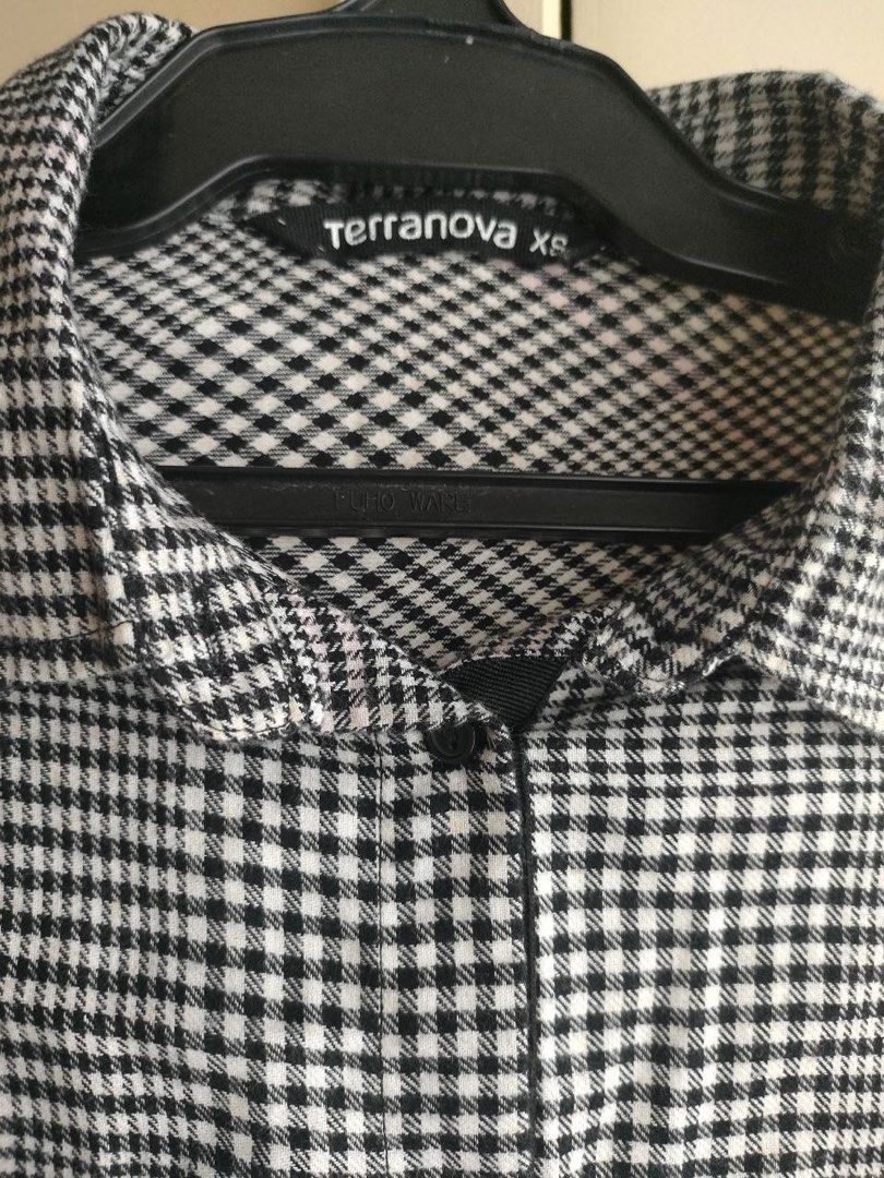 Terranova Plaid Long Sleeve Shirt (Category: Longsleeves) located in Rizal. Submitted by cjloveph (Listing ID 1462952329, Image 2). Description: - Terranova long sleeve shirt - Classic black and white plaid pattern - Button-up front with a chest pocket - Side slits for a relaxed fit - Perfect for layering or wearing on its own - Comfortable and versatile.