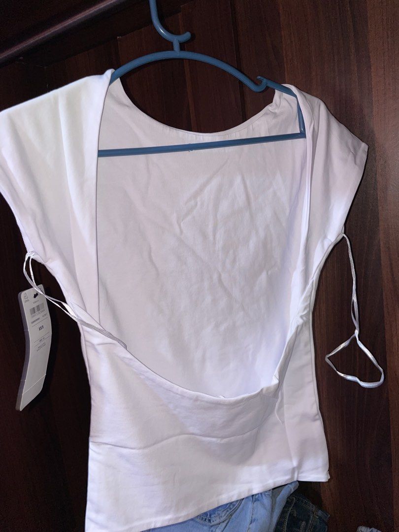 Terranova Backless Top (Category: Shirts) located in Dagupan City. Submitted by wildbear-8415e8 (Listing ID 1463034671, Image 2). Description: - Brand: Terranova - Color: White - Style: Backless - Features: Low back with tie details - Material: Ribbed texture - Condition: Brand new with tags, never worn.