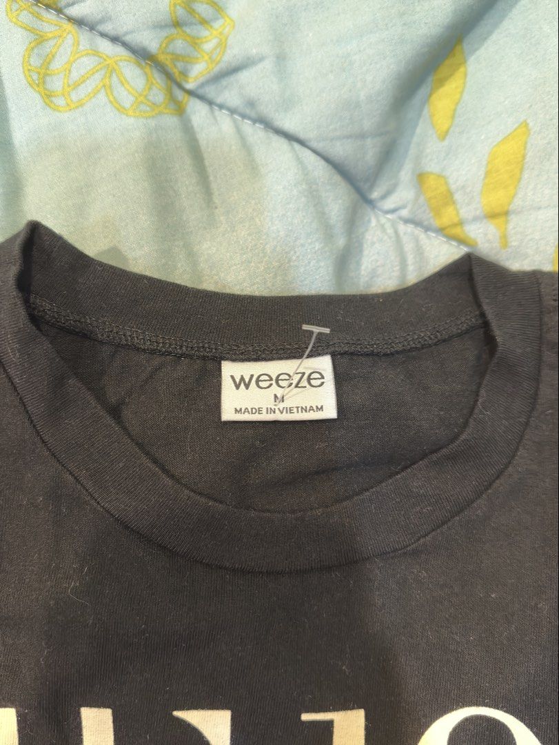 The 1975 Shirt (Category: Shirts) located in Quezon City. Submitted by brokeahhgirl (Listing ID 1463041866, Image 2). Description: No issue Never worn.