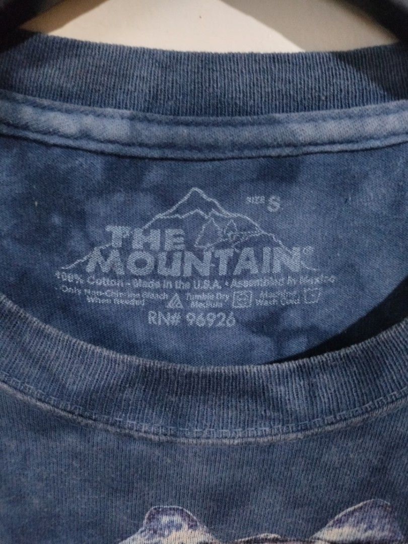 THE MOUNTAINS (Category: Tshirts & Polo Shirts ) located in Calbayog City. Submitted by mr.thrifter_ph. (Listing ID 1463007037, Image 3). Description: 🏷️ THE MOUNTAIN - Small (s) - Width 19 - Length 31 - Good Condition - Colorrate 9/10 - NO ISSUE.
