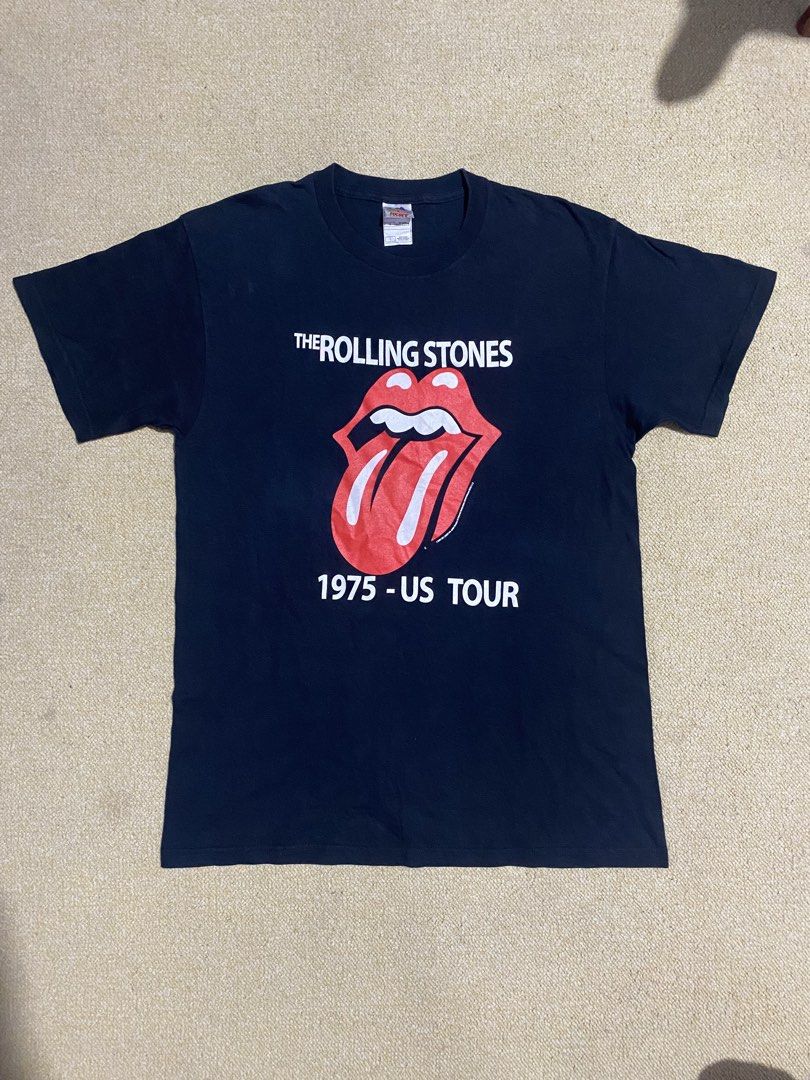 The Rolling Stone Vintage (Category: Tshirts & Polo Shirts ) located in Alicia. Submitted by adorable-de (Listing ID 1463036279, Image 2). Description: Vintage The Rolling Stone Hard Tag Bu Fruit Of The Loom Copy Right 2005 no issue excellent condition as new No crack print mga bossing black na black pa No Hairline Print No discoloration No Hole No Pinhole Solid na solid po ito ganda nito sa personal Size large on tag dimensions Width20.5 Length2