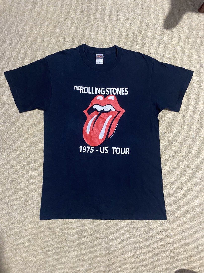 The Rolling Stone Vintage (Category: Tshirts & Polo Shirts ) located in Alicia. Submitted by adorable-de (Listing ID 1463036279, Image 1). Description: Vintage The Rolling Stone Hard Tag Bu Fruit Of The Loom Copy Right 2005 no issue excellent condition as new No crack print mga bossing black na black pa No Hairline Print No discoloration No Hole No Pinhole Solid na solid po ito ganda nito sa personal Size large on tag dimensions Width20.5 Length2