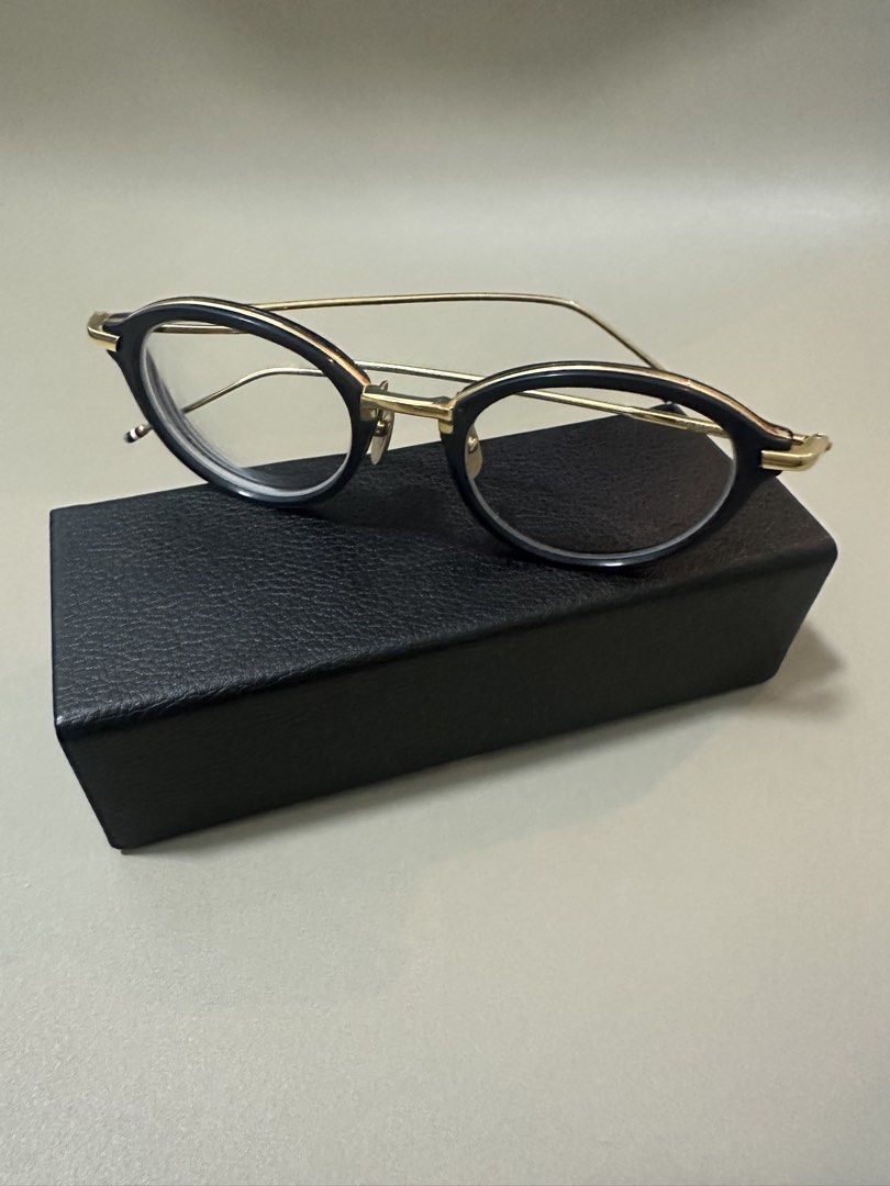 Thom Browne 眼鏡TB 011 （分類：眼鏡）位於 Hong Kong。 由 joseph810 提交（商品編號 1462981379，圖片 2）。簡介： 罕有深藍色TB-011 . 沒有鏡片。。