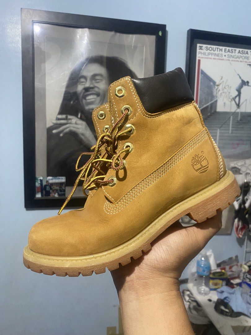 Timberland Classic 6-Inch Premium Waterproof Boots (Category: Sneakers) located in Davao. Submitted by BALONG187 (Listing ID 1462898660, Image 1). Description: - Classic tan Timberland boots - Waterproof nubuck leather - Lace-up front with yellow and red laces - Padded collar for comfort - Durable rubber lug outsole for traction - Iconic Timberland style.