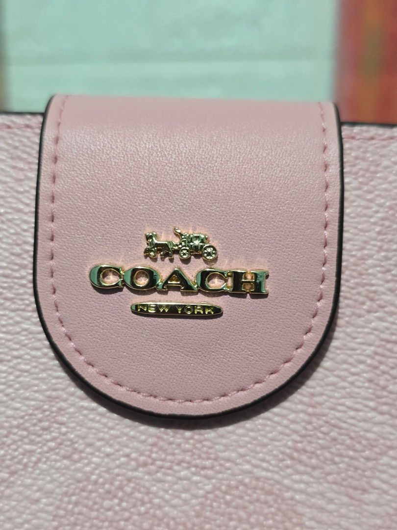 TN✨️ Coach tech wallet in Blush pink (Category: Wallets & Card holders) located in Manila. Submitted by spongeb0b.14 (Listing ID 1463065494, Image 2). Description: topnotch quality free shipping via JNT.