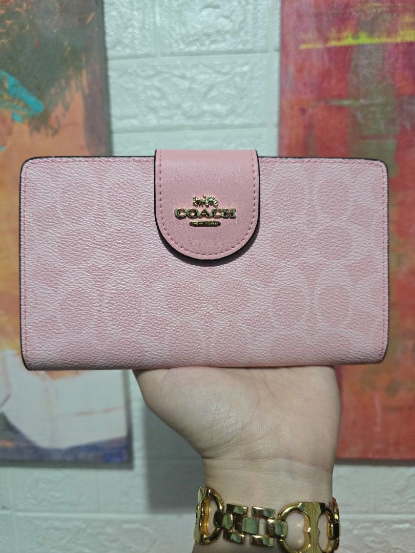 TN✨️ Coach tech wallet in Blush pink (Category: Wallets & Card holders) located in Manila. Submitted by spongeb0b.14 (Listing ID 1463065494, Image 1). Description: topnotch quality free shipping via JNT.