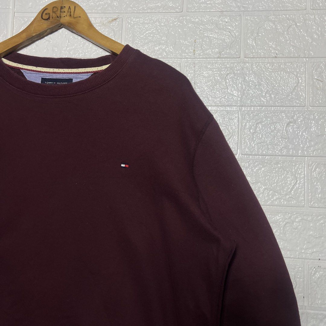 Tommy Hilfiger Sweater (Category: Coats, Jackets and Outerwear) located in Palompon. Submitted by paulrojas13 (Listing ID 1463008370, Image 2). Description: Size: Large Dimensions: 23.5 x 24 Condition: As New Color Rate: 9.9/10 Issue: No Issue.