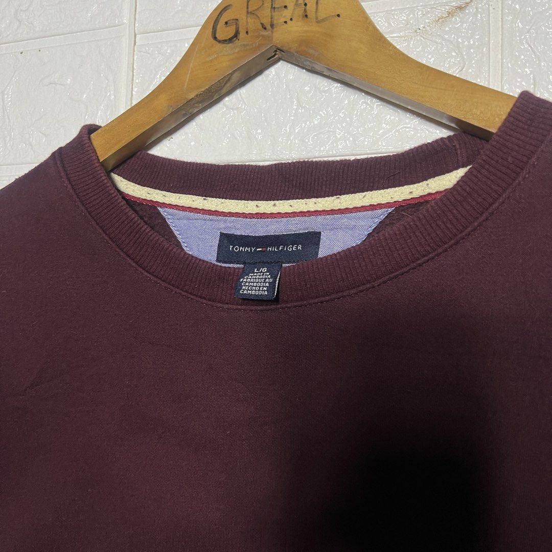 Tommy Hilfiger Sweater (Category: Coats, Jackets and Outerwear) located in Palompon. Submitted by paulrojas13 (Listing ID 1463008370, Image 3). Description: Size: Large Dimensions: 23.5 x 24 Condition: As New Color Rate: 9.9/10 Issue: No Issue.
