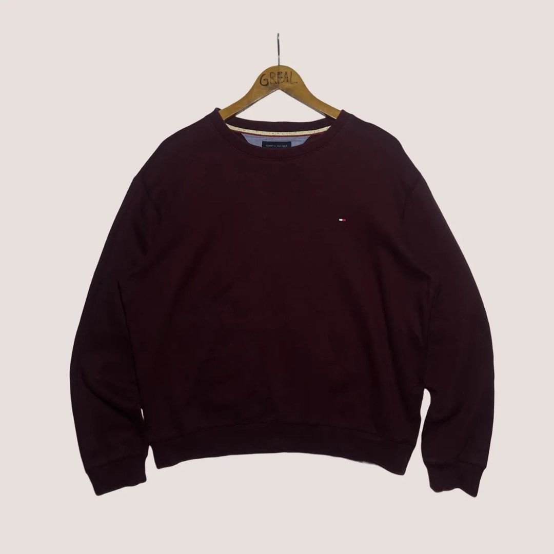 Tommy Hilfiger Sweater (Category: Coats, Jackets and Outerwear) located in Palompon. Submitted by paulrojas13 (Listing ID 1463008370, Image 1). Description: Size: Large Dimensions: 23.5 x 24 Condition: As New Color Rate: 9.9/10 Issue: No Issue.