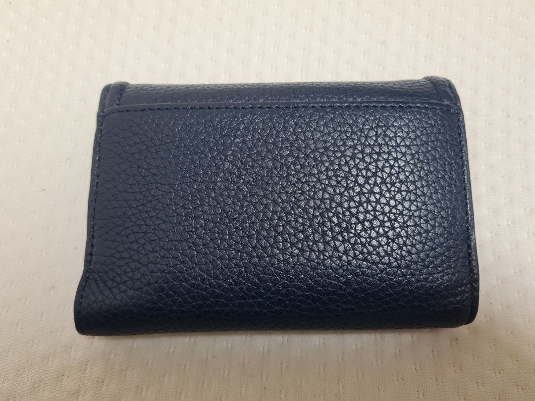 Tory Burch Wallet (Category: Wallets & Card holders) located in Dasmarinas. Submitted by ramyeong (Listing ID 1462916570, Image 3). Description: Tory Burch Wallet Bought in outlet (can't remember if in US or Japan) I will try to find a small TB paper bag May have a mild stored smell due to long-term storage.