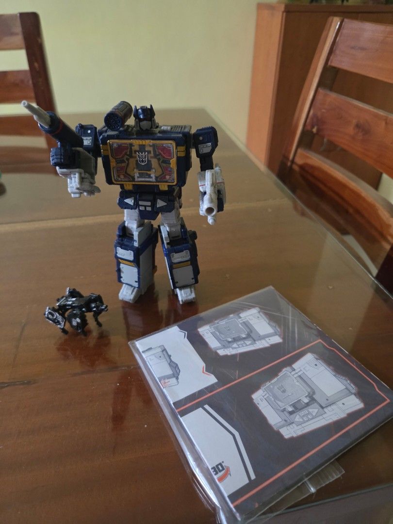 Transformers Legacy Soundwave (Category: Action & Battle Toys) located in Manila. Submitted by edward_curugan (Listing ID 1463039321, Image 1). Description: All accessories and cassettes except Frenzy is included instructions included.