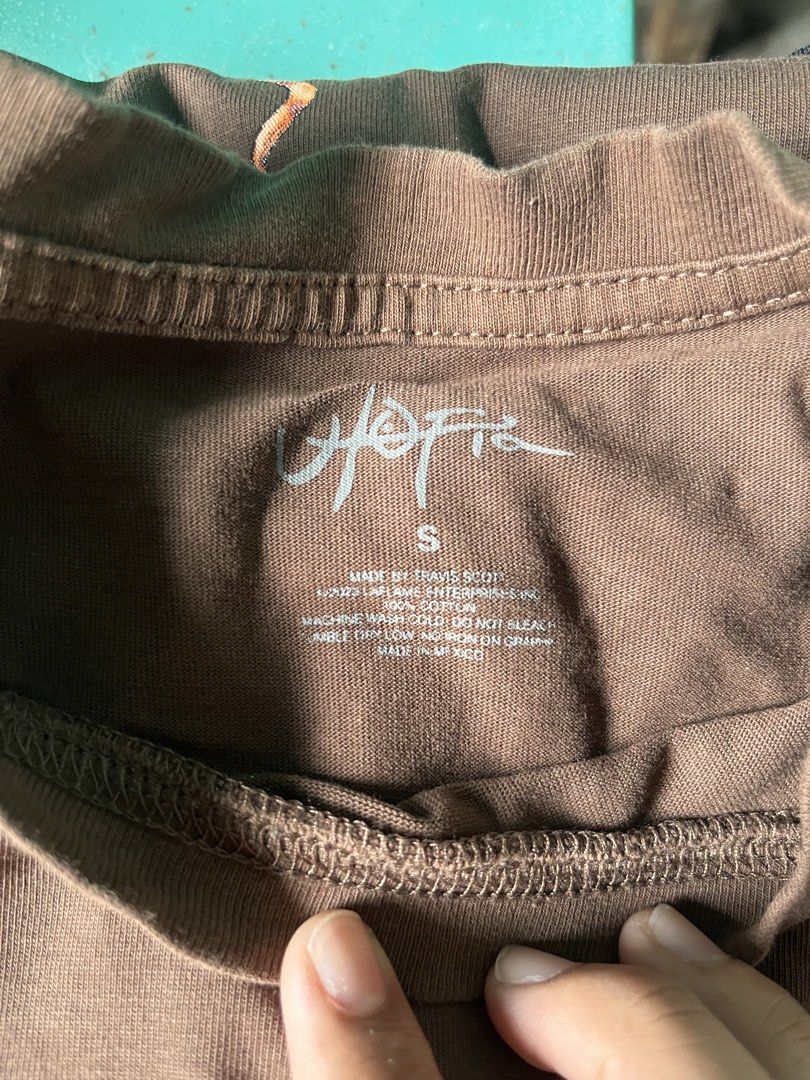 Travis Scott Utopia (Category: Activewear) located in Manila. Submitted by thrasher315 (Listing ID 1462971397, Image 3). Description: Slightly used 26x21 Color may vary due to lighting .