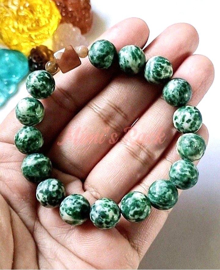 TREE AGATE NATURAL STONE BRACELET (Category: Bracelets) located in Taguig. Submitted by mimisrack (Listing ID 1463001582, Image 2). Description: 💚Nature-inspired grounding bracelet symbolizing growth and inner stability -Tree Agate represents growth, abundance, and deep connection to nature -Encourages patience, stability, and steady progress -Soft green-and-white patterns reflect harmony and balance -Promotes emotional grounding and calm decisi