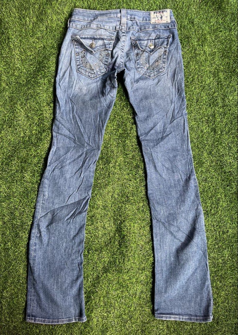 TRUE RELIGION JEANS (Category: Jeans) located in Carcar. Submitted by thrift_kidd (Listing ID 1462949080, Image 1). Description: TR JEANS WORLD TOUR STRAIGHT Waist: 26 actual 30 stretch Length: 41 Hem: 8 Low rise fit Early 2000s - 2010s DM📩.