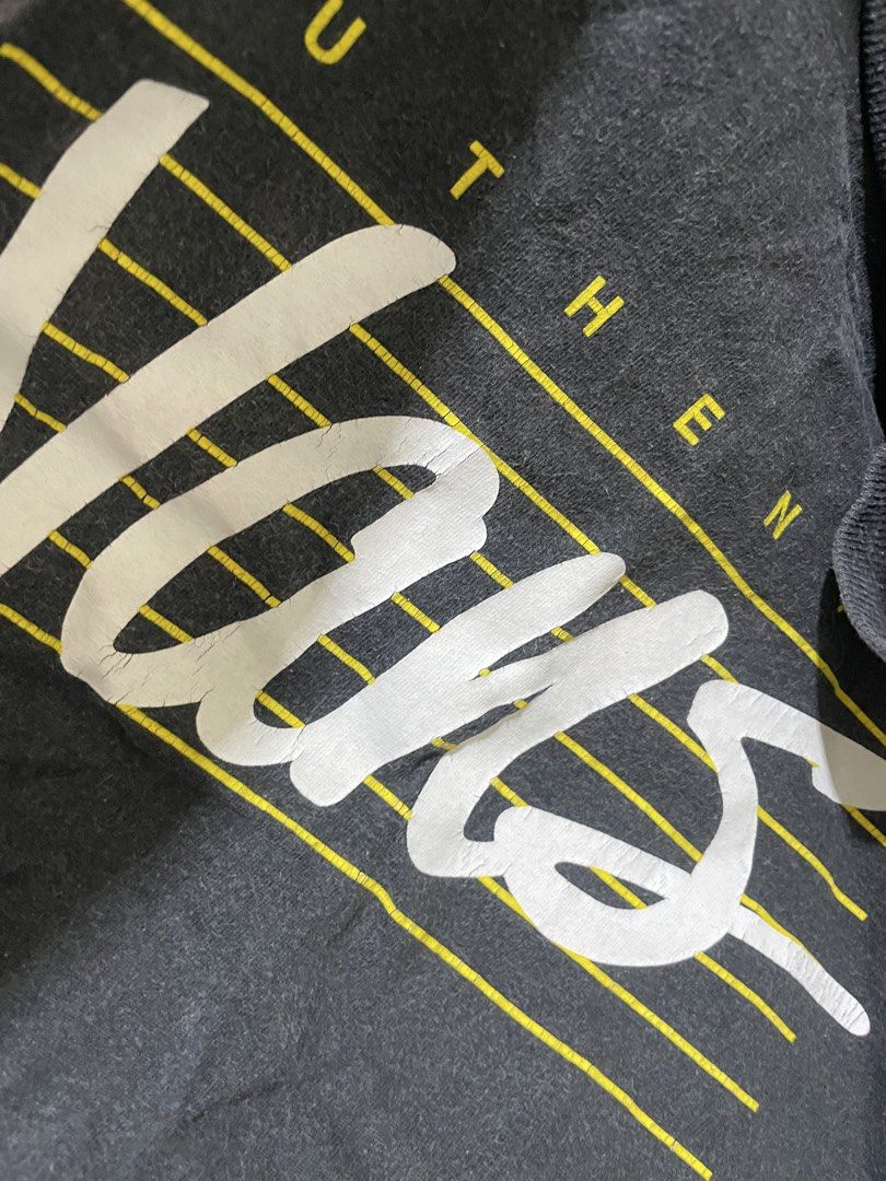 T-shirt Gray Vans (Category: Shirts) located in Bulacan. Submitted by ohyul.06 (Listing ID 1463001260, Image 3). Description: auth.