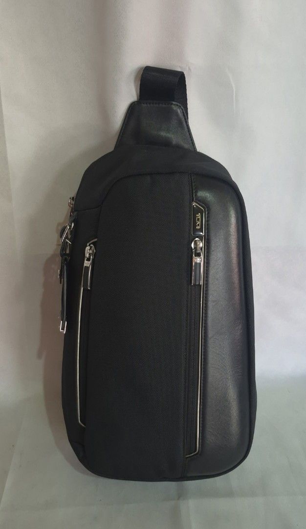 Tumi Arrivé Massena... (Category: Sling Bags) located in Davao. Submitted by bae214214 (Listing ID 1462922336, Image 1). Description: Ptpa Salamat admin Tumi Arrivé Massena Crossbody Sling bag "255010D2" Dimension Approx: 14.5 x 9 inches Very Excellent color and condition No issue ‼️ mallinis labas at loob sobrang ganda at napakasolid pa Price: 11,500 .