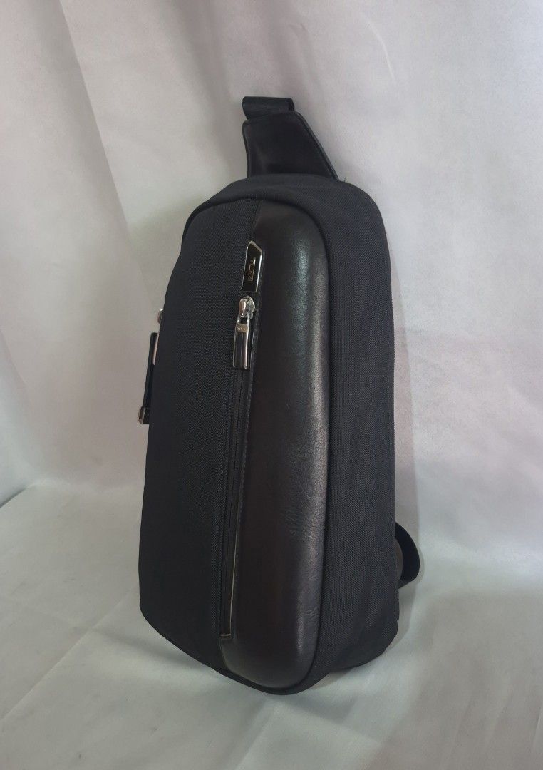 Tumi Arrivé Massena... (Category: Sling Bags) located in Davao. Submitted by bae214214 (Listing ID 1462922336, Image 3). Description: Ptpa Salamat admin Tumi Arrivé Massena Crossbody Sling bag "255010D2" Dimension Approx: 14.5 x 9 inches Very Excellent color and condition No issue ‼️ mallinis labas at loob sobrang ganda at napakasolid pa Price: 11,500 .