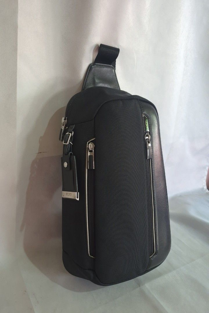 Tumi Arrivé Massena... (Category: Sling Bags) located in Davao. Submitted by bae214214 (Listing ID 1462922336, Image 2). Description: Ptpa Salamat admin Tumi Arrivé Massena Crossbody Sling bag "255010D2" Dimension Approx: 14.5 x 9 inches Very Excellent color and condition No issue ‼️ mallinis labas at loob sobrang ganda at napakasolid pa Price: 11,500 .
